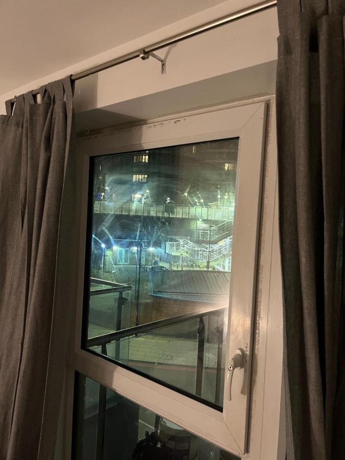 Luxurious DLR Apartment Londres Extérieur photo