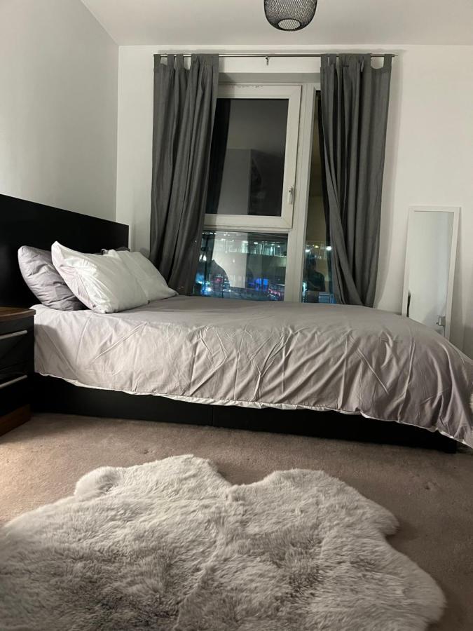 Luxurious DLR Apartment Londres Extérieur photo