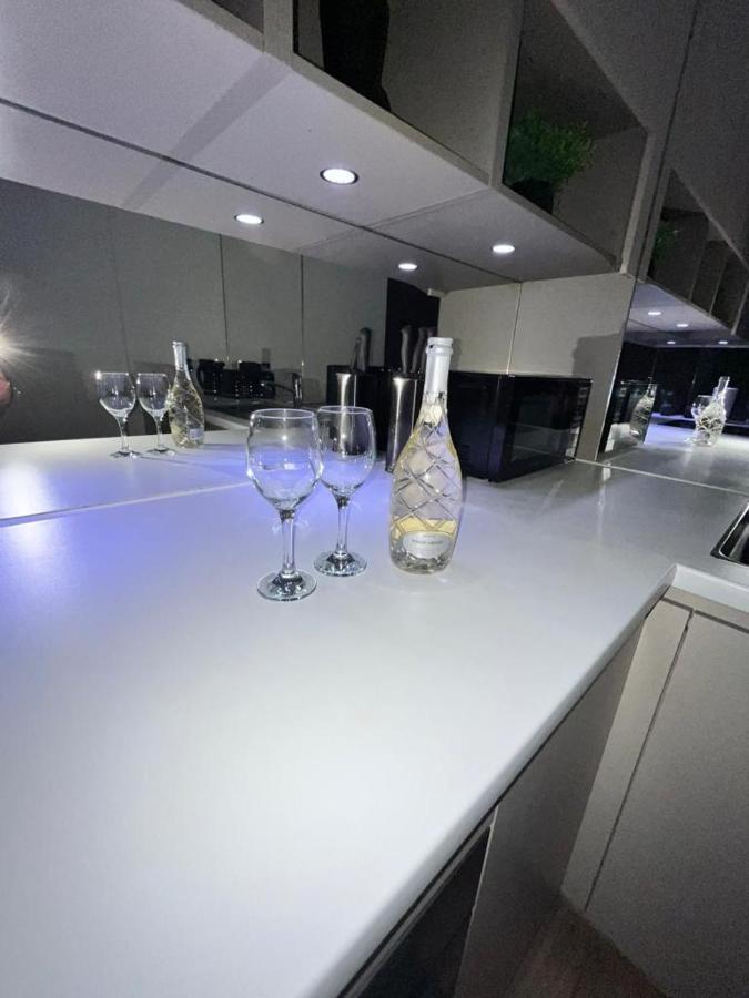 Luxurious DLR Apartment Londres Extérieur photo